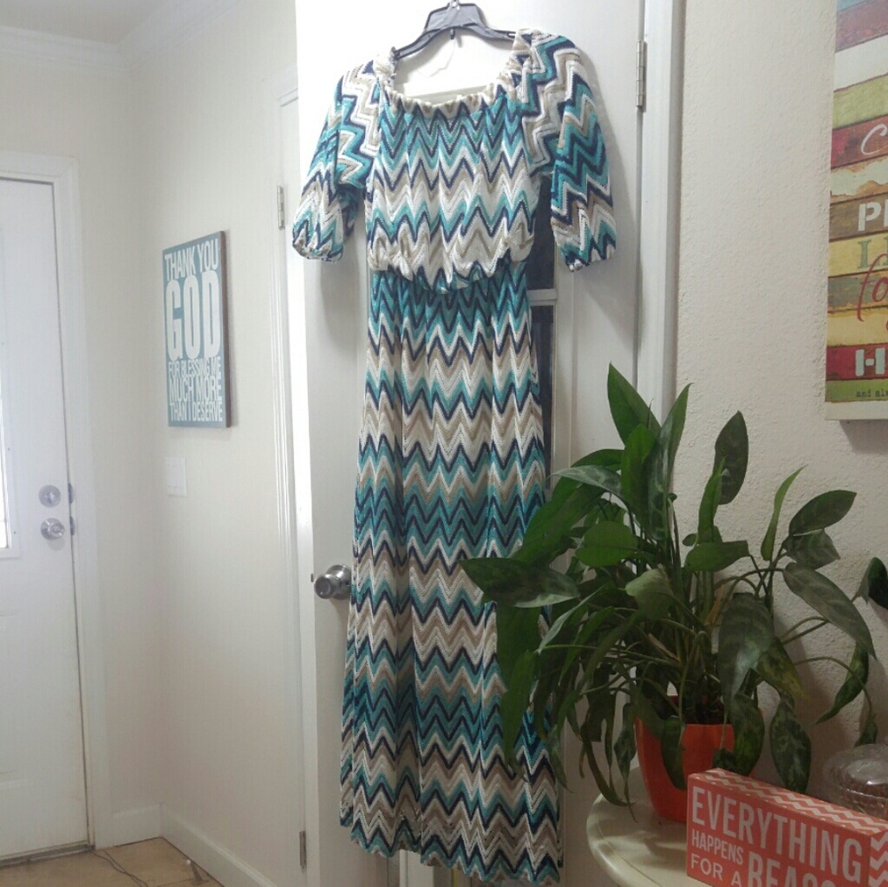 NWOT Beautiful Teal and Cream Maxi Dress